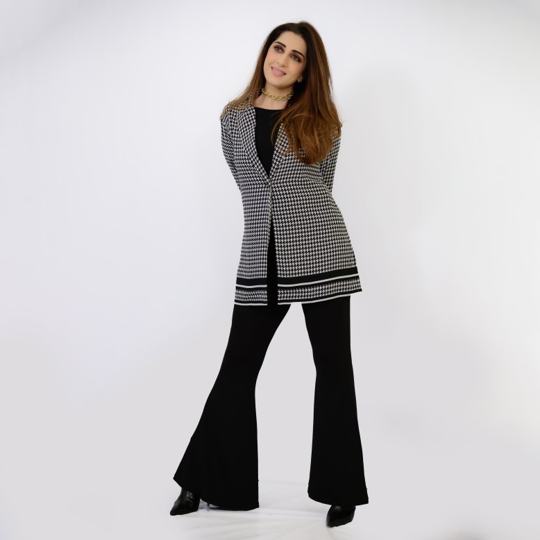 Ammarah élégante Flowy Houndstooth jacket with drama pant 