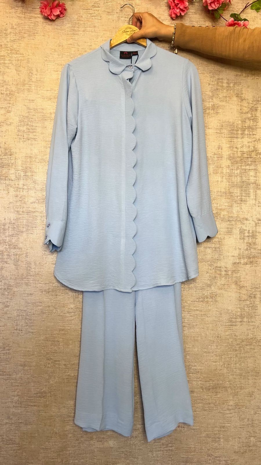 SCALLOP TOP IN POWER BLUE 