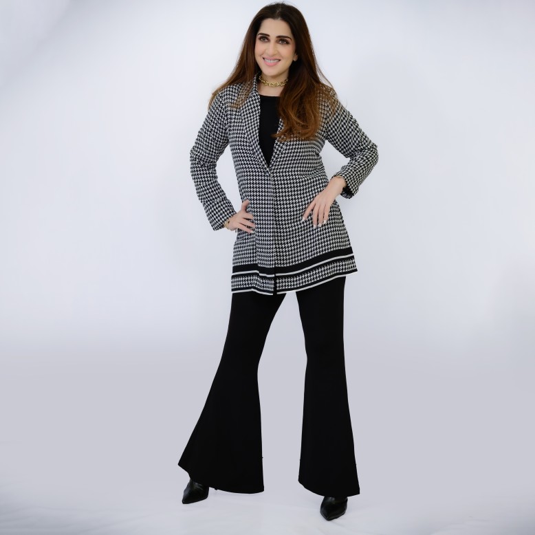 Ammarah élégante Flowy Houndstooth jacket with drama pant 