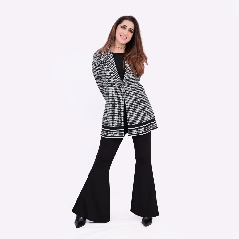 Ammarah élégante Flowy Houndstooth jacket with drama pant 