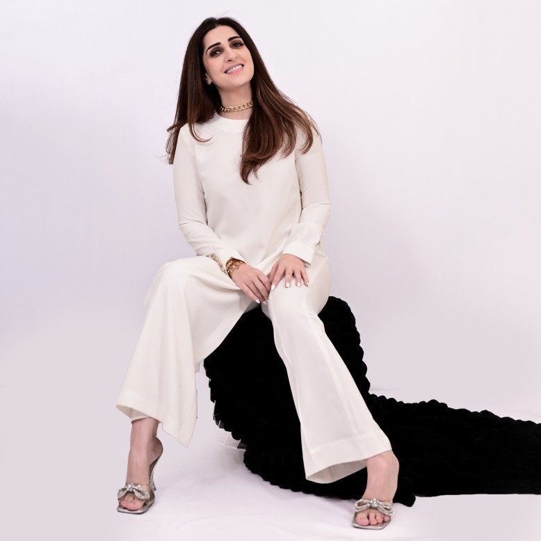 Aaliyah atelier white high slit top