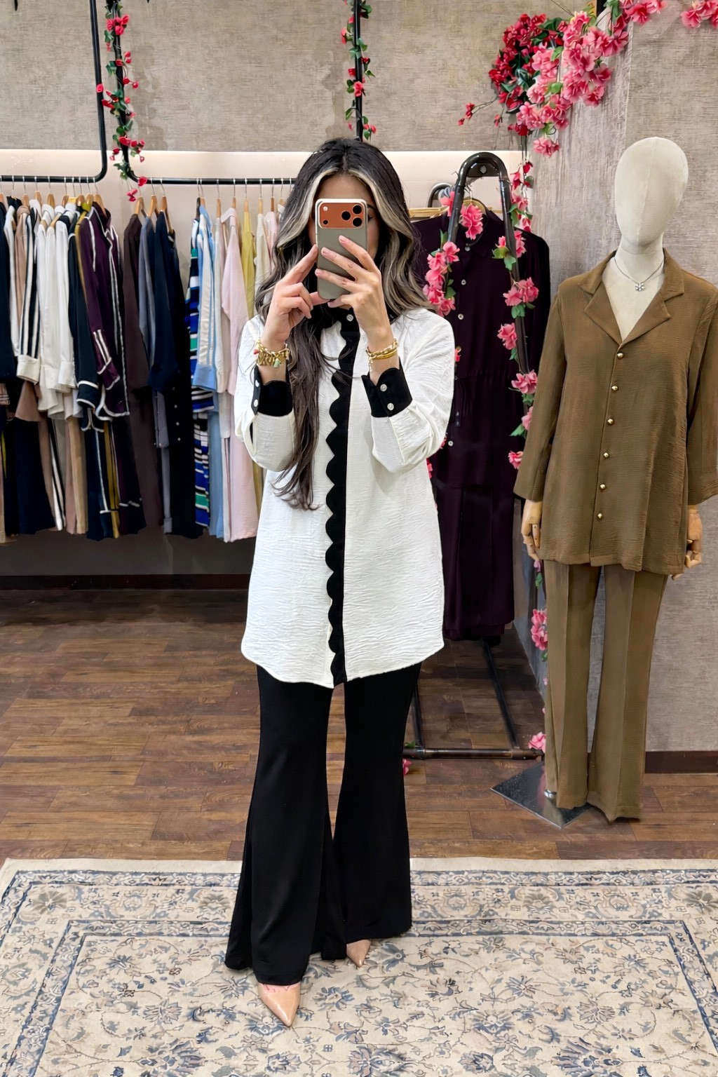 MONOCHROME SCALLOP TOP 